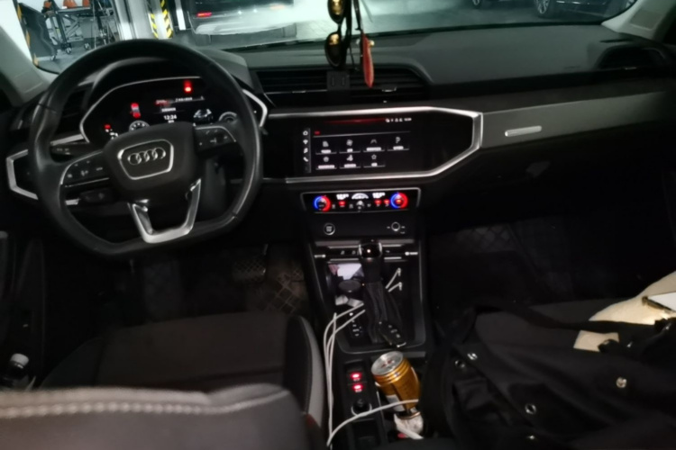 Audi Q3 2023 immagine di auto #11
