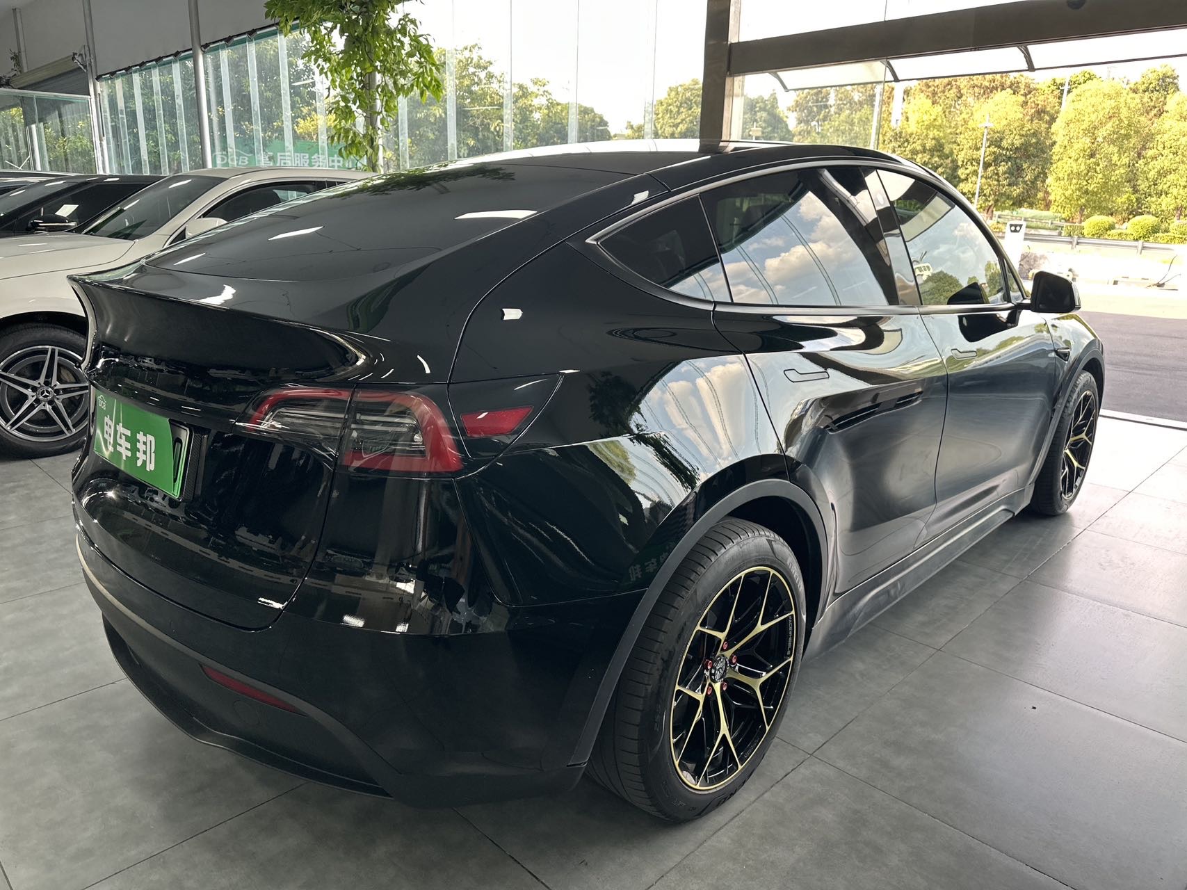 Tesla Model Y 2022 car image #9