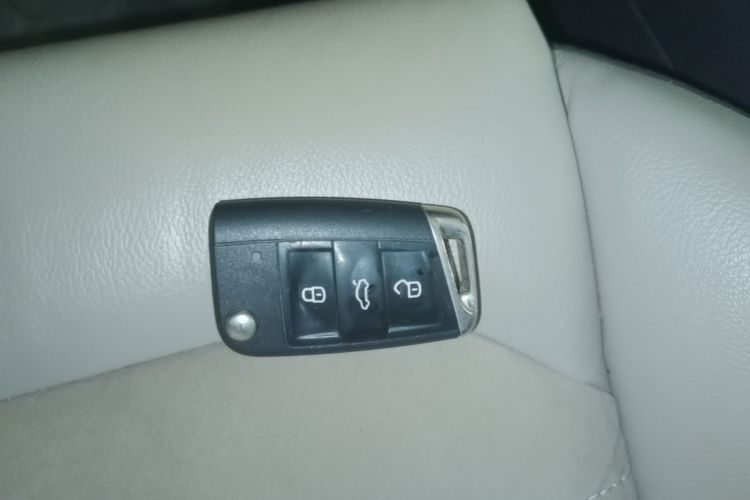 Volkswagen Golf 2017 car image #9