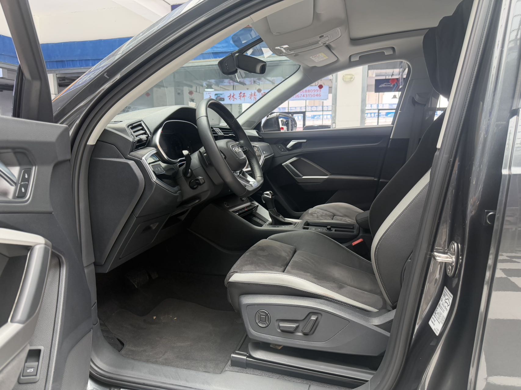 Audi Q3 2023 car image #4