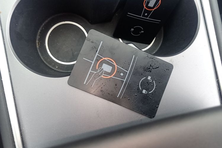 Tesla Model Y 2021 car image #9