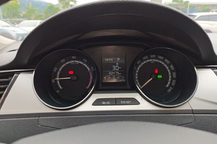 Skoda Rapid 2021 immagine di auto #12