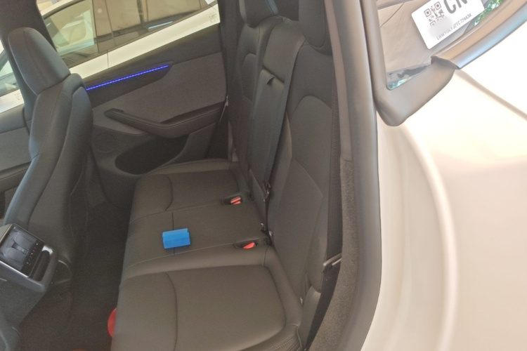 Tesla Model Y 2026 #17 Tesla Model Y 2026 car image #17