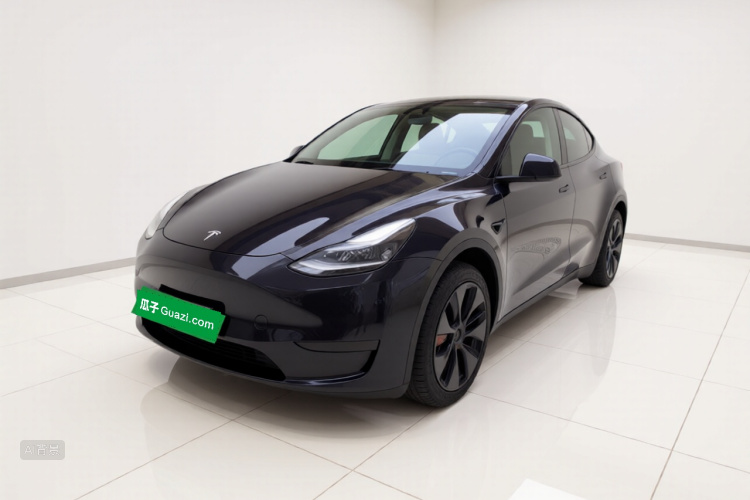 Tesla Model Y 2025 #2 Tesla Model Y 2025 car image #2