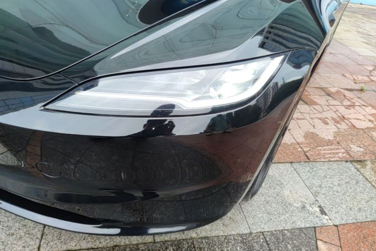 Tesla Model 3 2023 car image #23