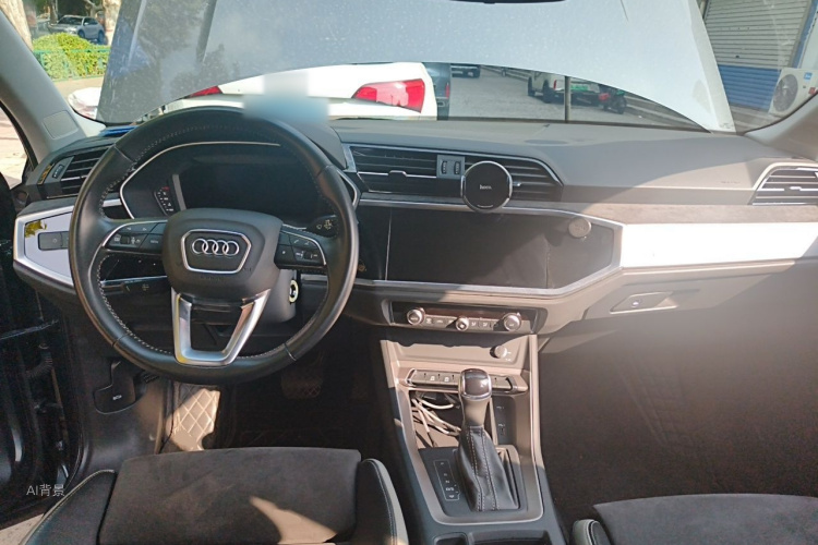 Audi Q3 2020 immagine di auto #11