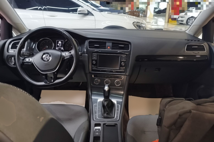 Volkswagen Golf 2018 car image #10