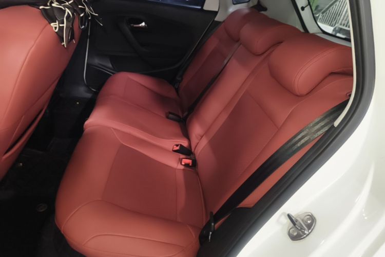 Volkswagen Polo 2018 car image #17