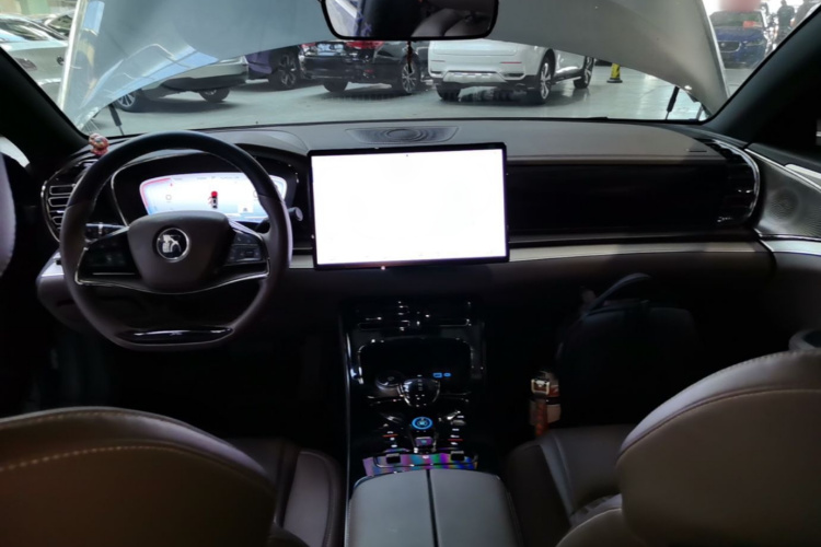 BYD Han 2023 car image #10