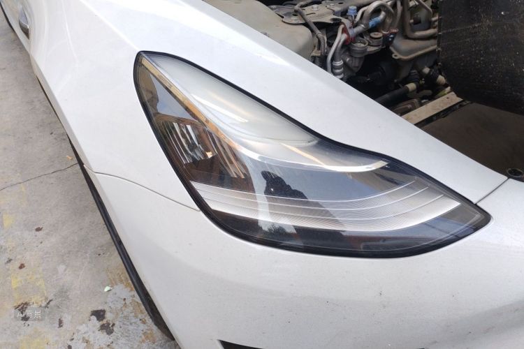 Tesla Model 3 2020 car image #8