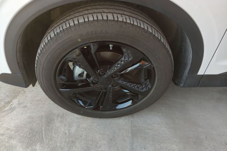 GEELY Coolray 2025 car image #9