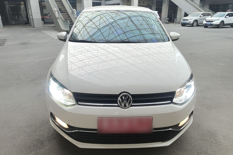 Volkswagen Polo 2015 car image #3