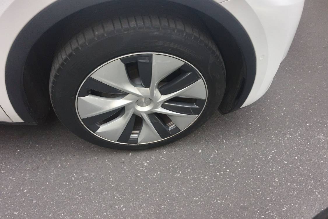 Tesla Model Y 2022 car image #9