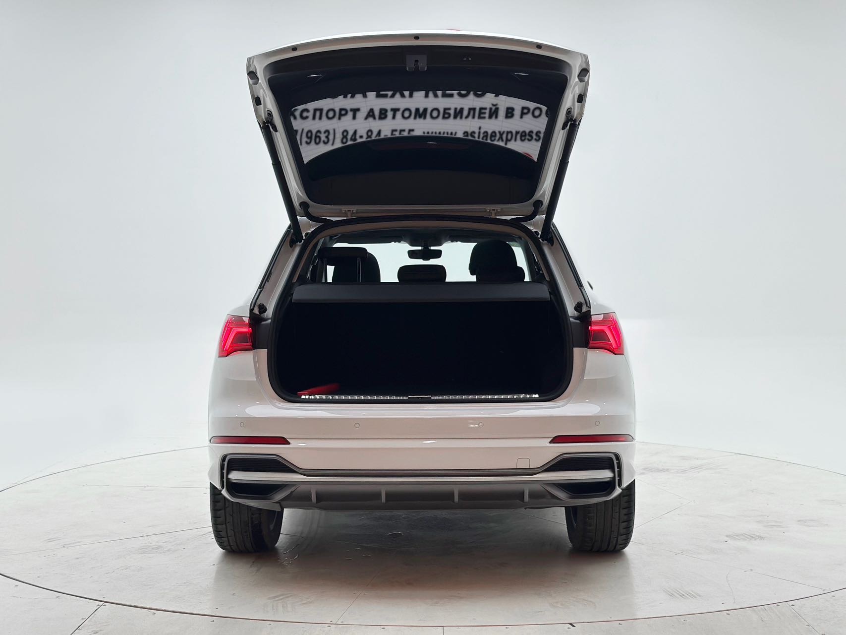 Audi Q3 2022 car image #8