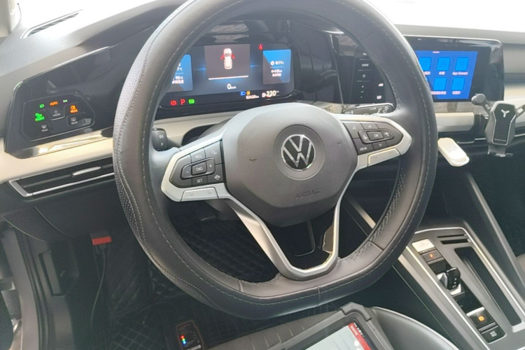 Volkswagen Golf 2021 car image #15
