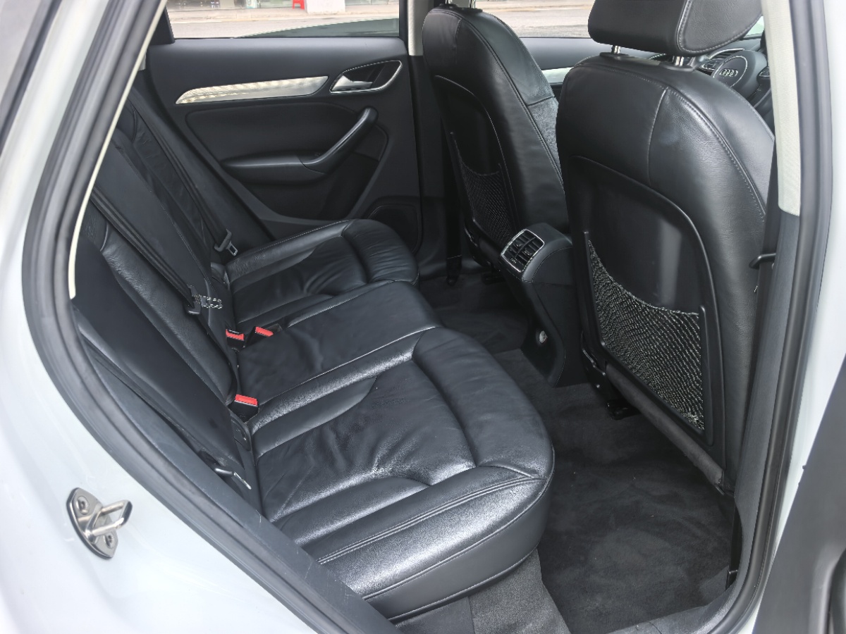 Audi Q3 2015 car image #7