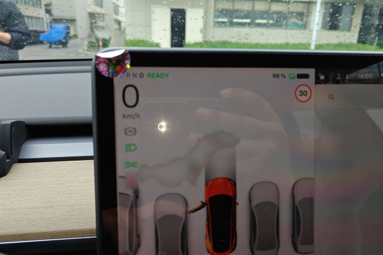 Tesla Model Y 2022 immagine di auto #16