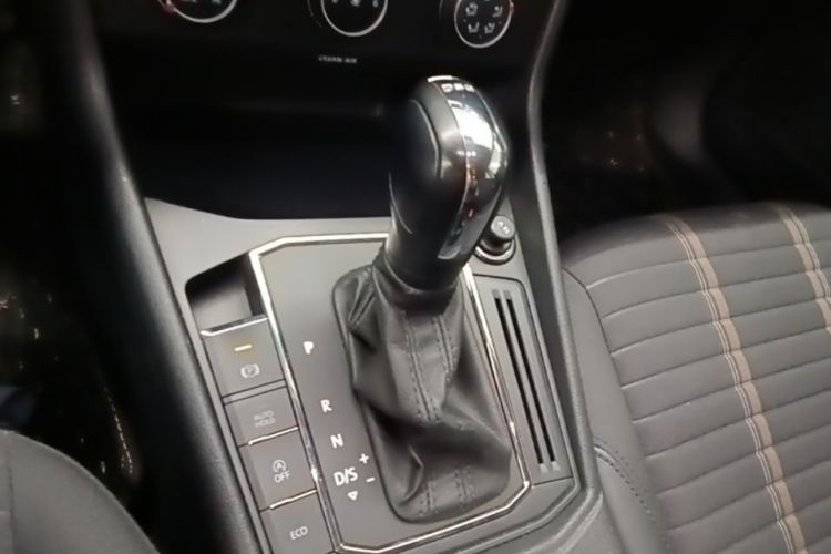 Volkswagen Lavida 2019 #14 Volkswagen Lavida 2019 car image #14