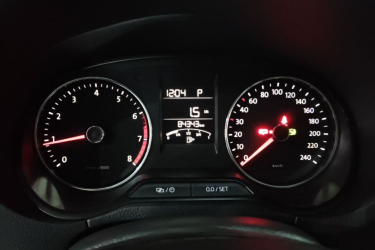 Volkswagen Polo 2015 car image #12