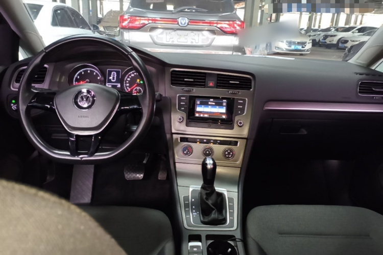 Volkswagen Golf 2016 car image #10