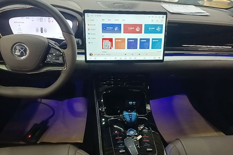 BYD Han 2025 car image #13
