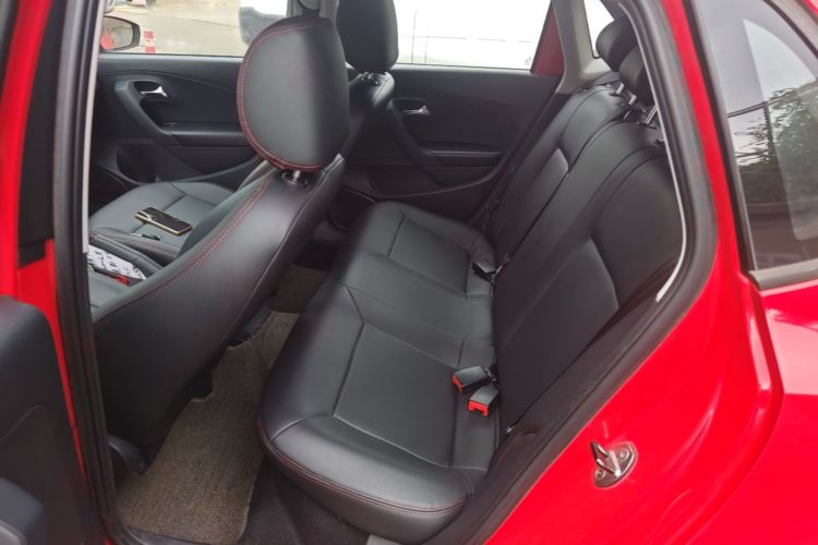 Volkswagen Polo 2017 car image #17
