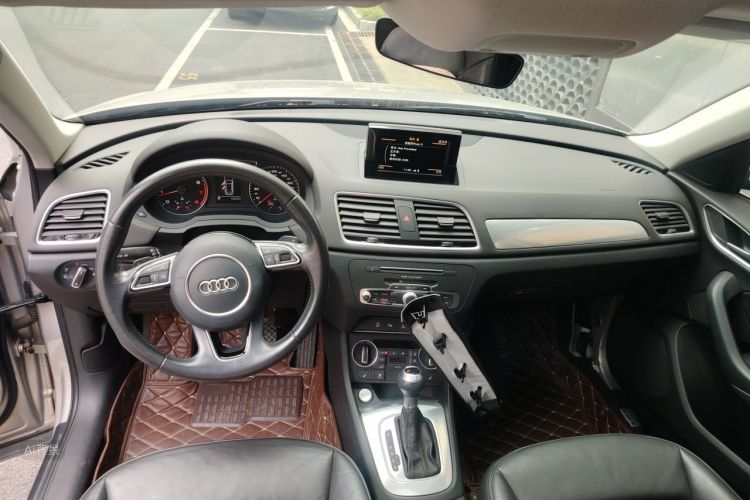 Audi Q3 2017 car image #11
