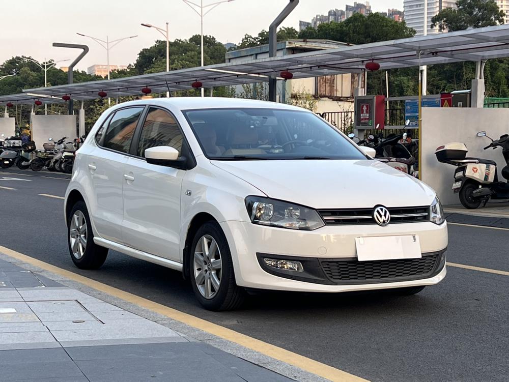 Volkswagen Polo 2013 car image #2