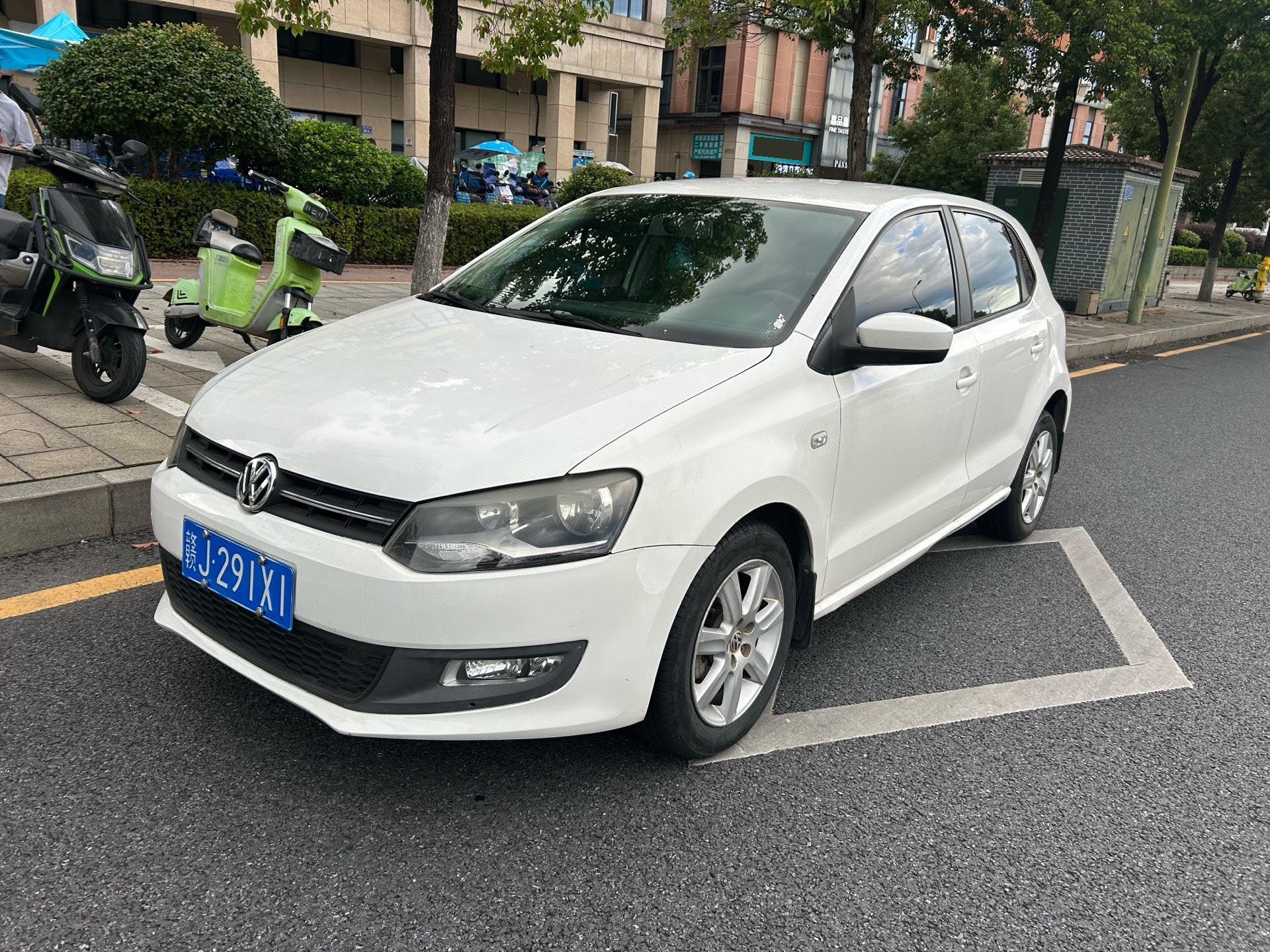 Volkswagen Polo 2013 car image 