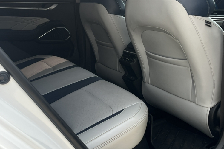GEELY Emgrand 2022 immagine di auto #11