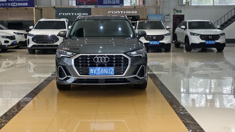 Audi Q3 2022 car image #2