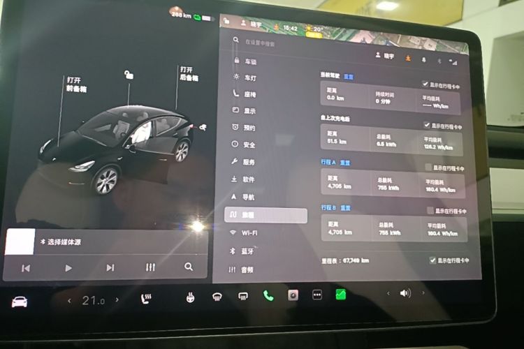 Tesla Model Y 2021 car image #16