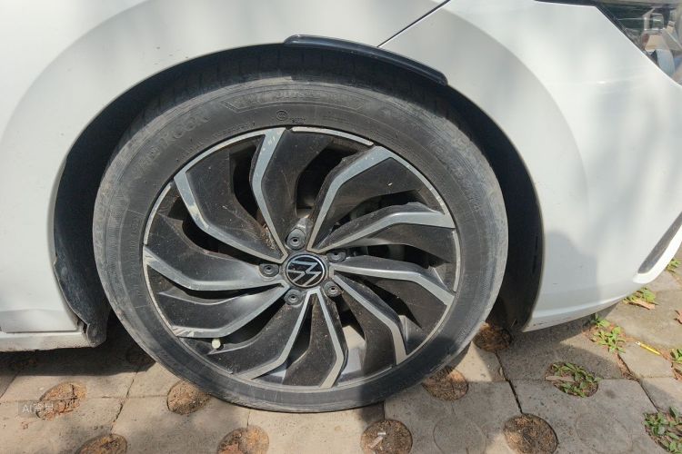 Volkswagen Golf 2022 car image #9