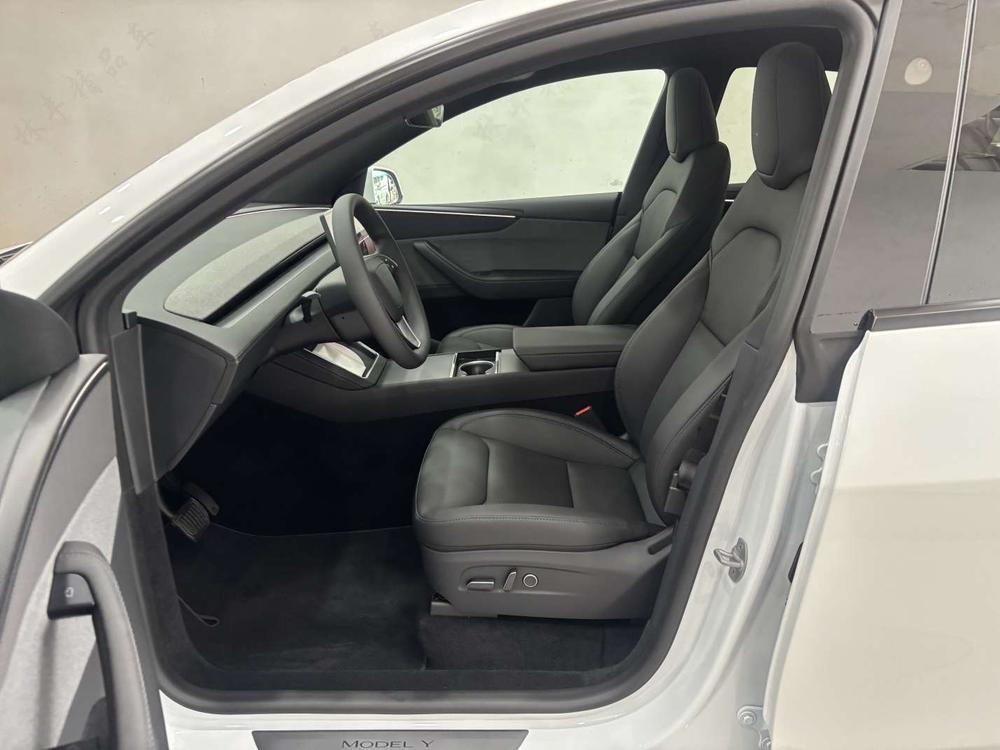 Tesla Model Y 2026 #21 Tesla Model Y 2026 immagine di auto #21