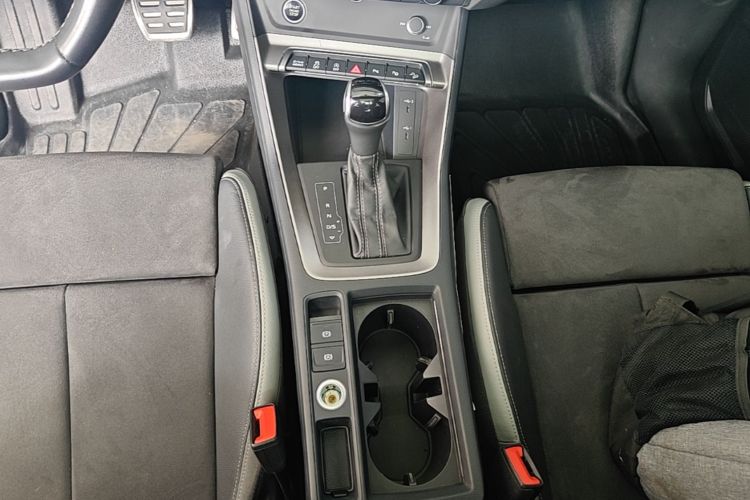Audi Q3 2023 car image #14