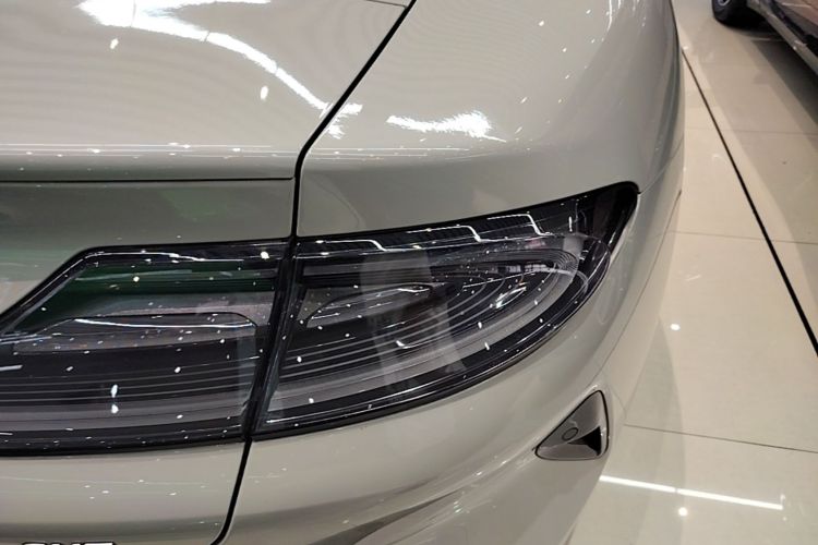MI SU7 2024 car image #8