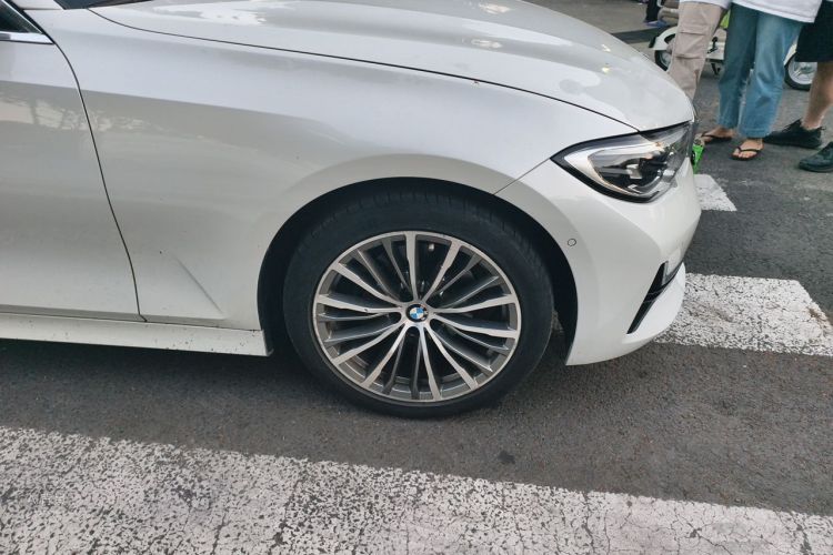 BMW 3 Series 2020 car image #9