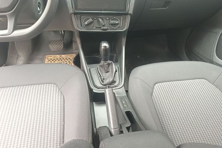 Volkswagen Santana 2018 car image #14