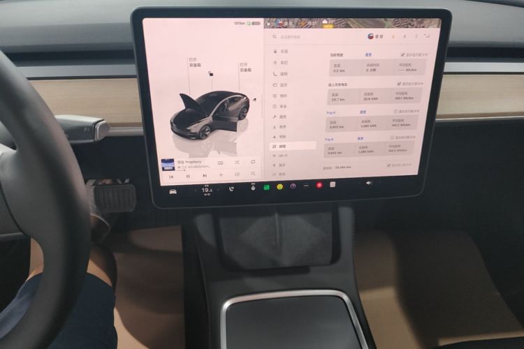 Tesla Model 3 2023 car image #13