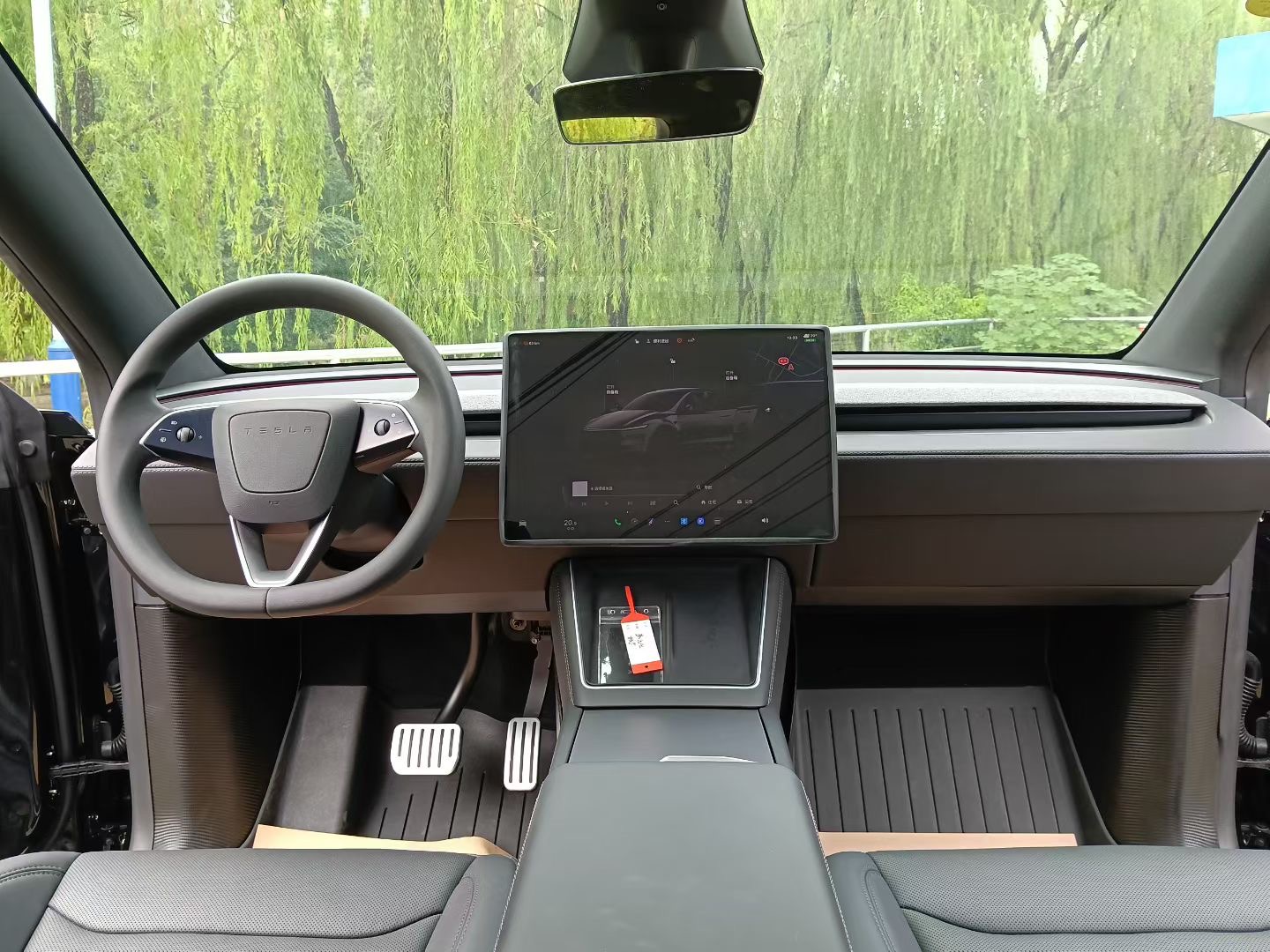Tesla Model Y 2026 #7 Tesla Model Y 2026 car image #7