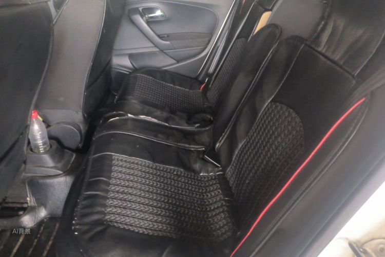 Volkswagen Polo 2015 car image #19