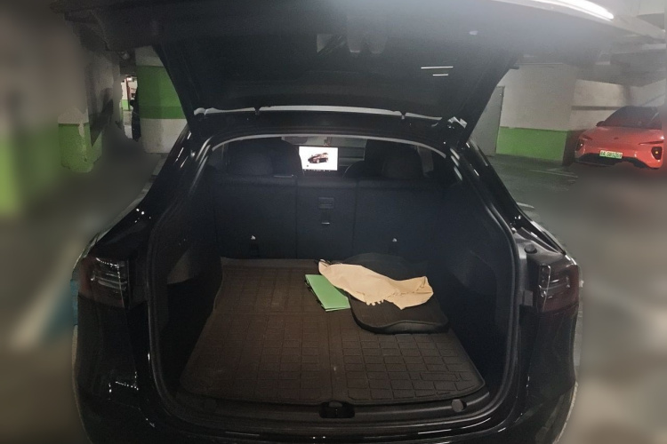 Tesla Model Y 2023 car image #17