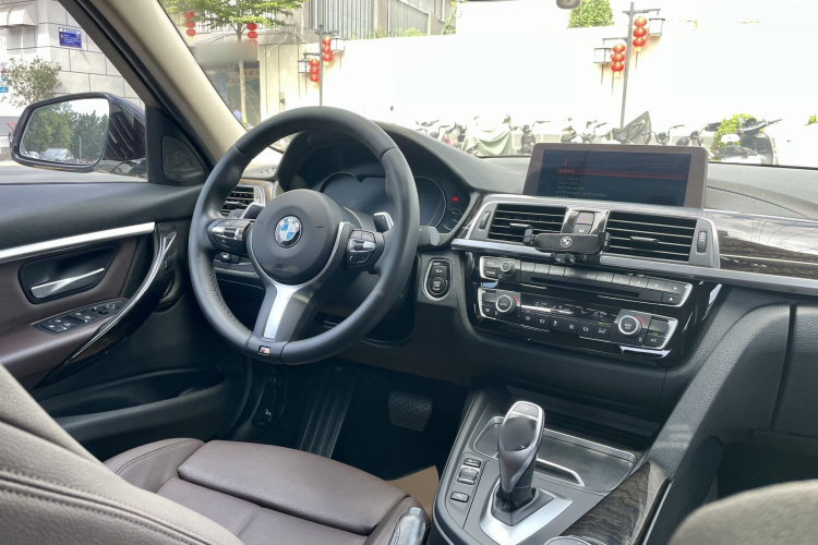 BMW 3 Series 2018 #12 BMW 3 Series 2018 car image #12