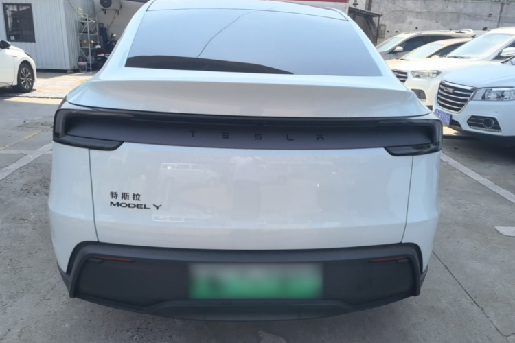 Tesla Model Y 2026 car image #6