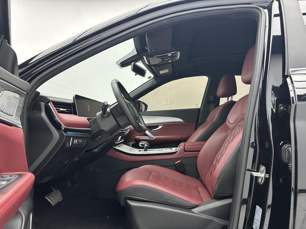 Jetour X70 PLUS 2023 car image #15