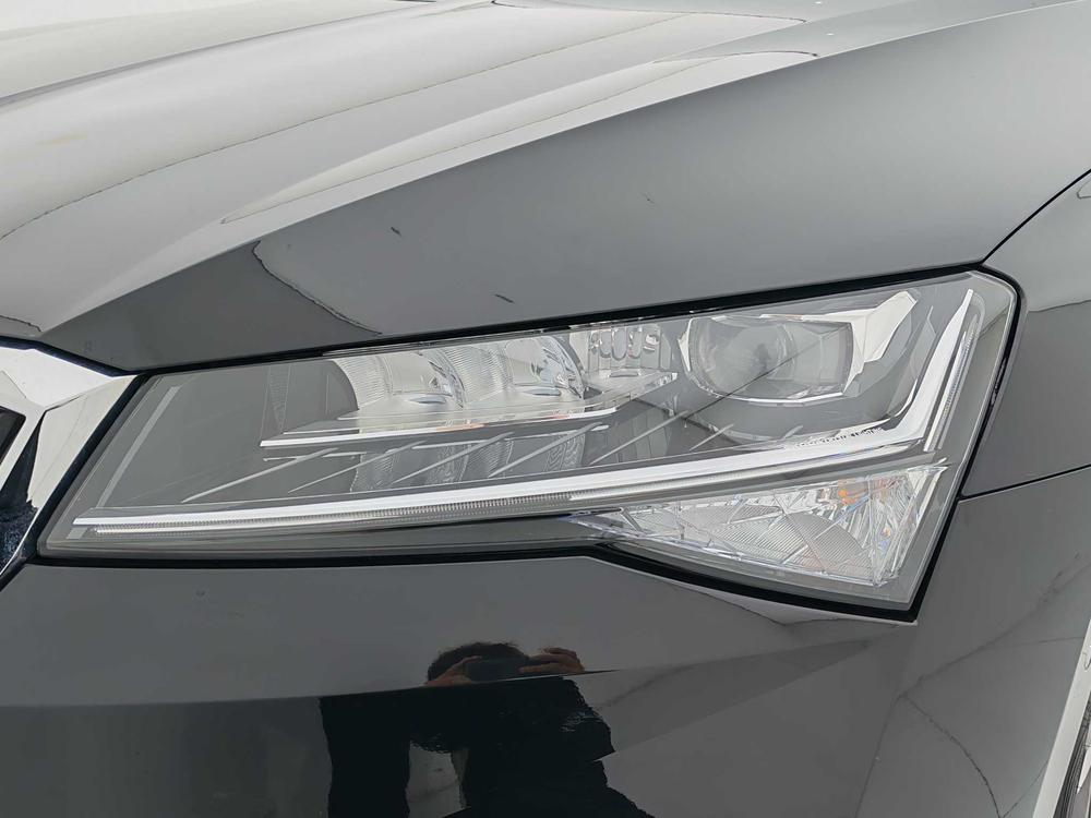 Skoda Superb 2024 imagem de carro #12