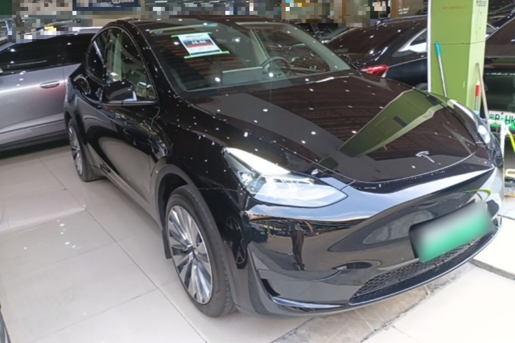 Tesla Model Y 2024 #4 Tesla Model Y 2024 car image #4