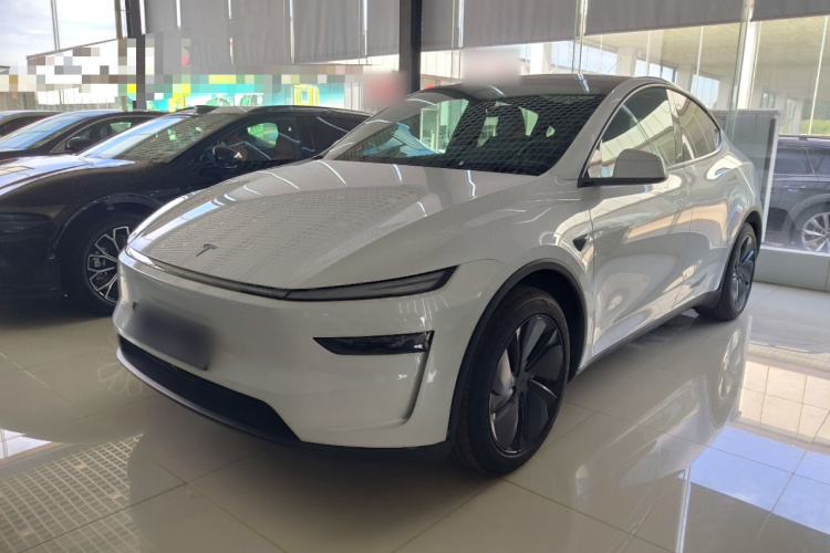 Tesla Model Y 2026 car image #2