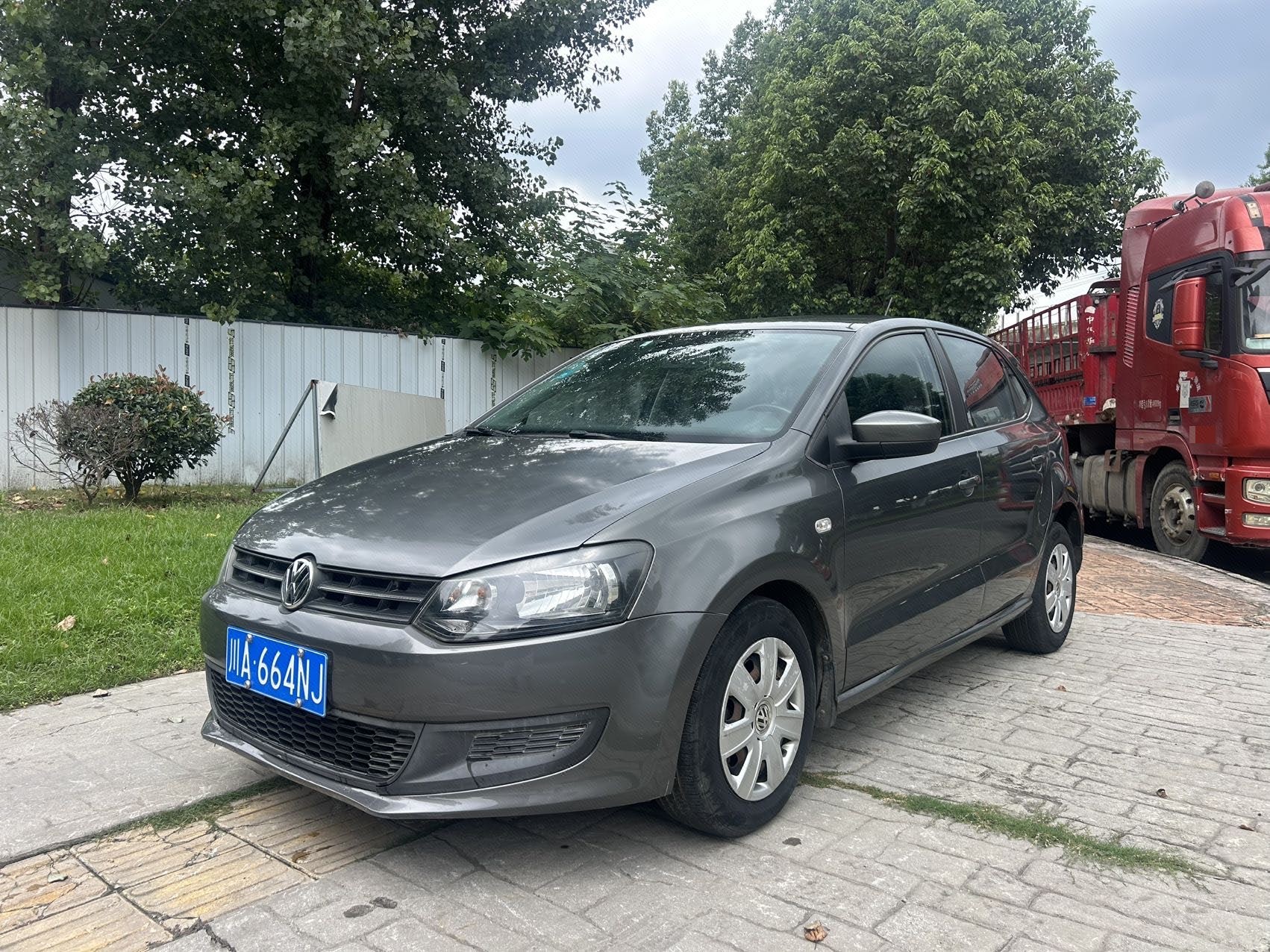 Volkswagen Polo 2012 car image 