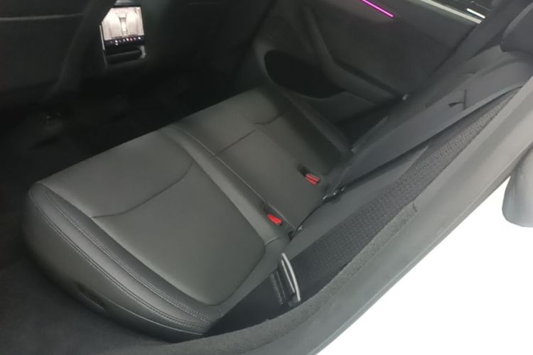Tesla Model Y 2025 #17 Tesla Model Y 2025 car image #17